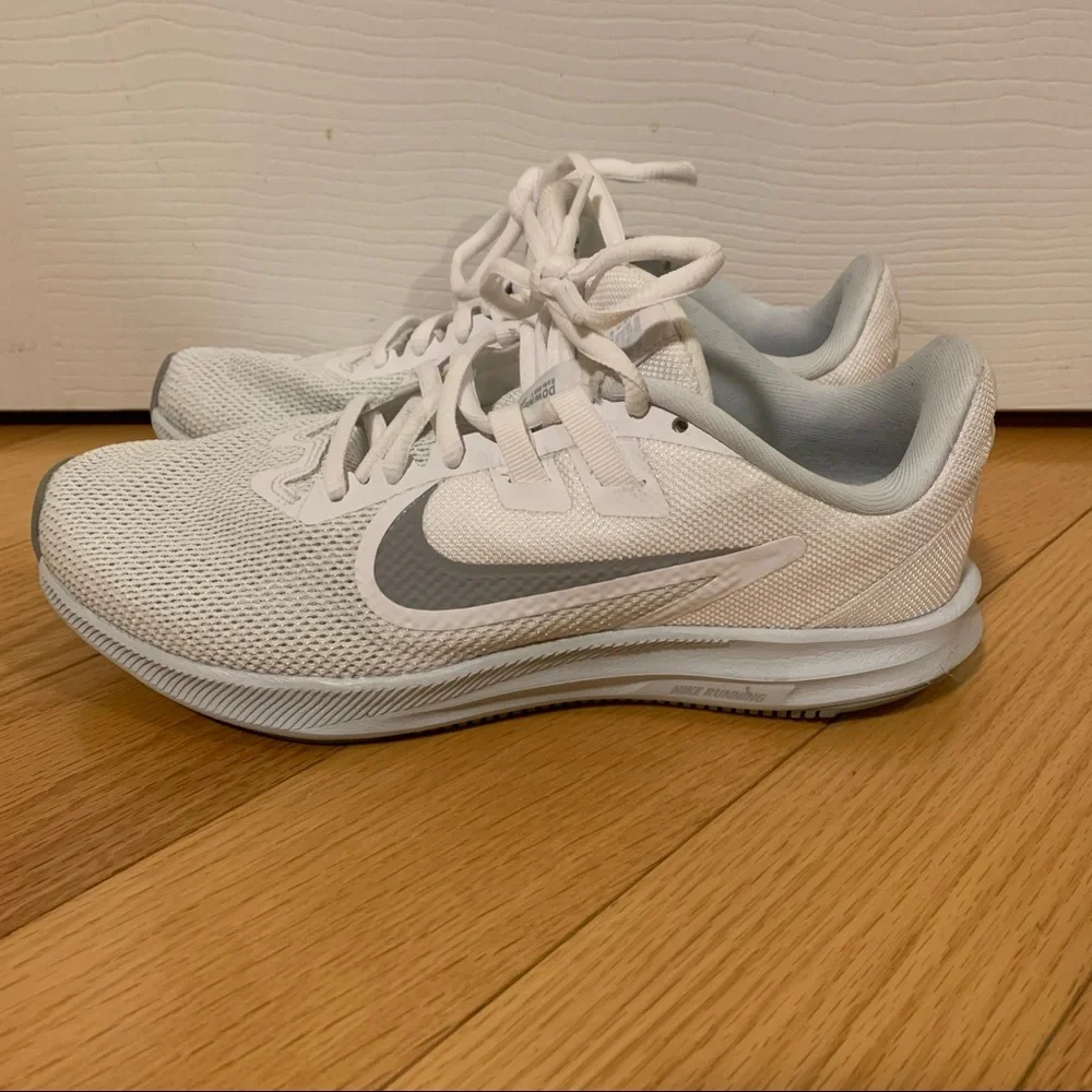 Nike - White Running Shoes - Picture 1 of 4
